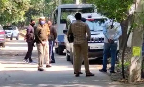 गुरुग्राम के सेक्‍टर 31 के बंद पड़े घर से तलाशी के दौरान मिले आधा दर्जन हैंड ग्रेनेड
