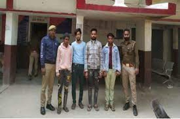 गले की फांस बनी प्रेमिका तो शख्‍स ने पत्‍नी और दोस्‍त संग कर दी हत्‍या, शव को यमुना में बहाया