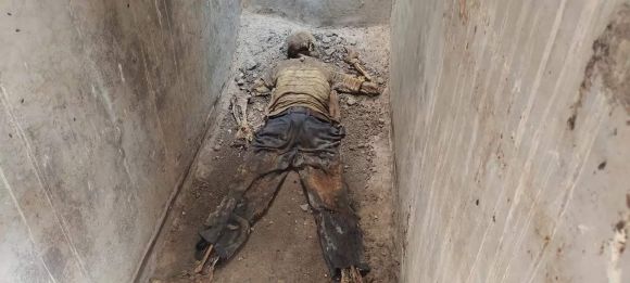 सेप्टिक टैंक से लाश निकालने बनानी पड़ी सुरंग,