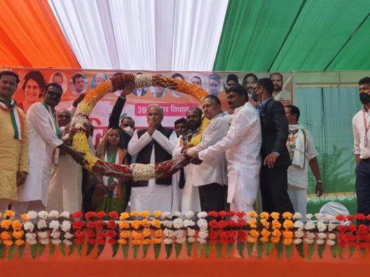 जनता तय करे उसे गुजरात मॉडल चाहिए या छत्तीसगढ़ मॉडल-भूपेश