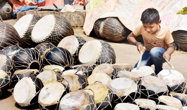 नगाड़े के लिए चमड़े की समस्या