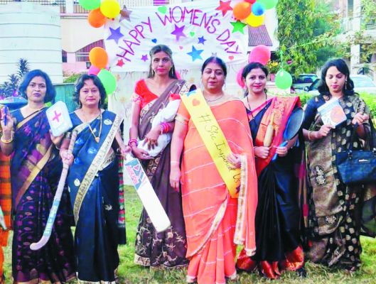 श्री जी वृंदावन कॉलोनी में महिला दिवस की धूम