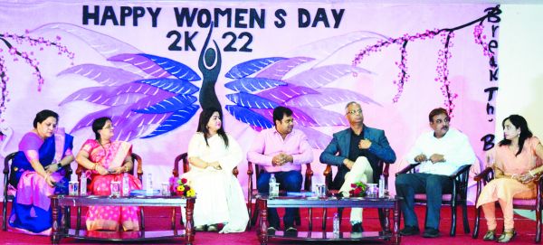 कृति ग्रुप ऑफ इंस्टीट्यूट ने महिलाओं का सम्मान कर धूमधाम से मनाया महिला दिवस