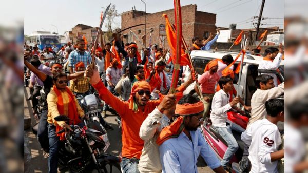 सुनें यूपी चुनाव पर विनोद वर्मा से ‘छत्तीसगढ़’ की विशेष बातचीत...