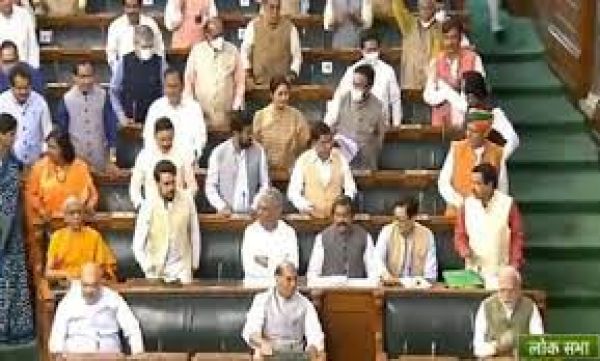 प्रधानमंत्री के लोकसभा में आने पर भाजपा सदस्यों ने ‘मोदी-मोदी’ के नारे लगाए