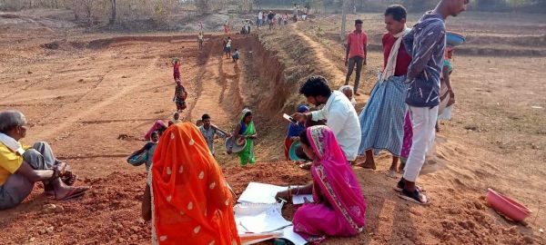  मनरेगा मजदूरी भुगतान रोज का मात्र 11 रुपए, गलत मूल्यांकन से ग्रामीण आक्रोशित
