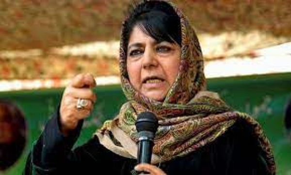 हिजाब प्रतिबंध बरकरार रखने का कर्नाटक उच्च न्यायालय का फैसला ‘‘अत्यंत निराशाजनक’’: महबूबा मुफ्ती