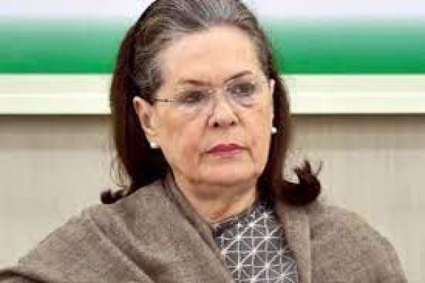 चुनावी राजनीति पर सोशल मीडिया कंपनियों के ‘सुनियोजित प्रभाव’ पर विराम लगाया जाए : सोनिया गांधी