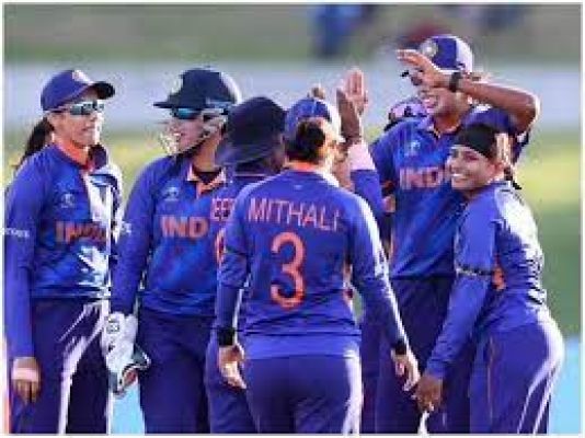 बल्लेबाजों ने किया निराश, इंग्लैंड से चार विकेट से हारी भारतीय महिला क्रिकेट टीम