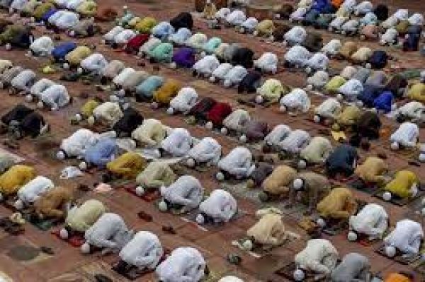 होली के मद्देनजर जुमे की नमाज का वक्त बदलने की इस्लामिक सेंटर ऑफ इंडिया की अपील