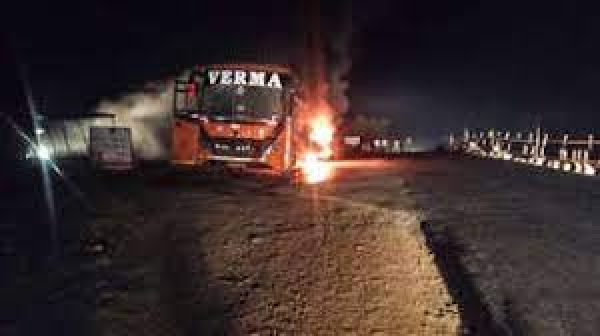 एमपी में बस में आग लगी, 60 यात्री बाल-बाल बचे