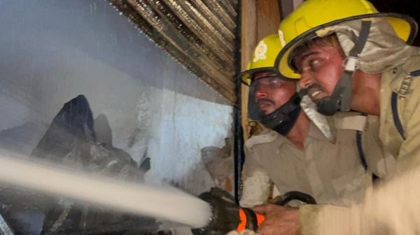 साइकिल और फैंसी दुकान में आगजनी, 15 लाख का सामान खाक