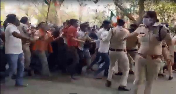 सीएम बंगले तक जा पहुंची लभांडी की भीड़