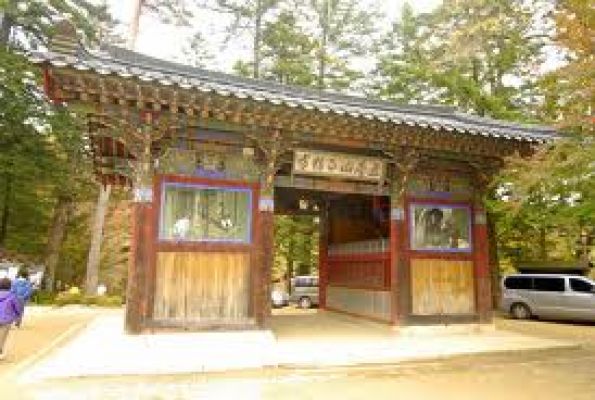 वुथाई पर्वत का बौद्ध मंदिर 