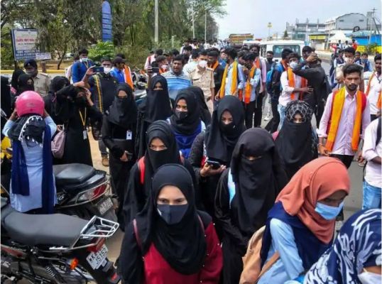 ‘छत्तीसगढ़’ का संपादकीय : हिजाब पर कर्नाटक हाईकोर्ट का फैसला बहुत ही कमजोर