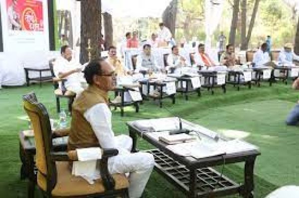 मध्य प्रदेश के शहरों में प्रारंभ होगी गोबर-धन योजना : चौहान