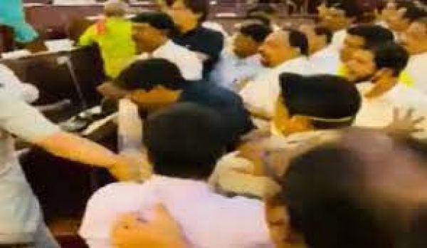 प.बंगाल विधानसभा: अध्यक्ष ने अशोभनीय आचरण के लिए भाजपा के पांच विधायकों को निलंबित किया