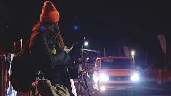 रूस के हमले से बचे यूक्रेन के शरणार्थियों पर मंडरा रहा है देह व्यापार का ख़तरा