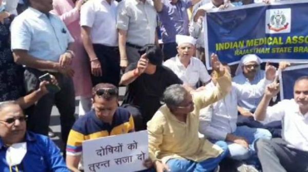 राजस्थान में महिला डॉक्टर की 'आत्महत्या' के बाद कई अस्पतालों में हुआ विरोध