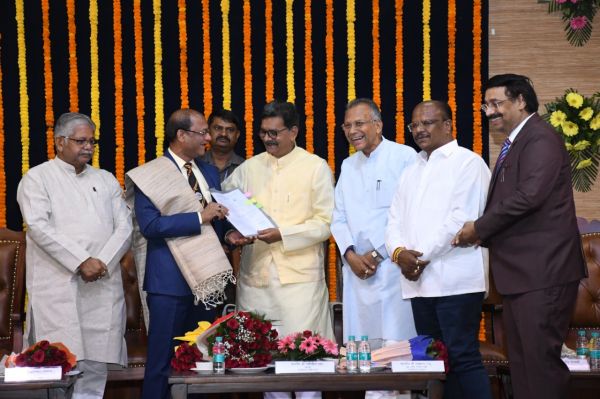 विस प्रमुख सचिव गंगराड़े रिटायर