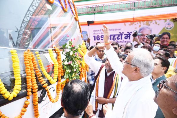 भूमिहीन कृषि मजदूर, तेंदूपत्ता संग्राहकों, और महिला समूहों के खाते में 11 सौ करोड़ ट्रांसफर