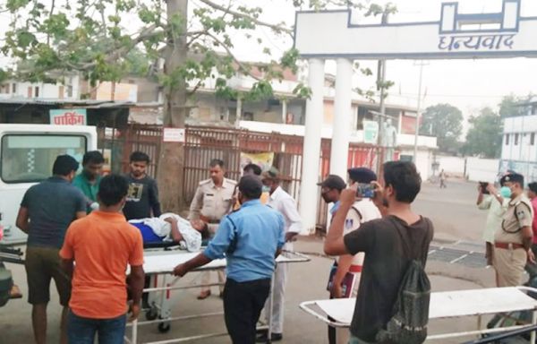 प्रयागराज से बिलासपुर आ रही बस उमरिया के पास पलटी, 20 यात्री घायल