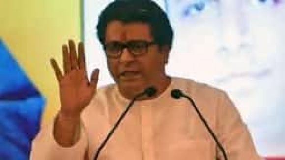 मस्जिदों को मनसे प्रमुख की चेतावनी के बाद पार्टी कार्यालय के बाहर हनुमान चालीसा बजाया गया