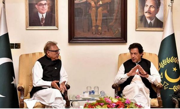 पाकिस्तान : गरीबी में आटा गीला