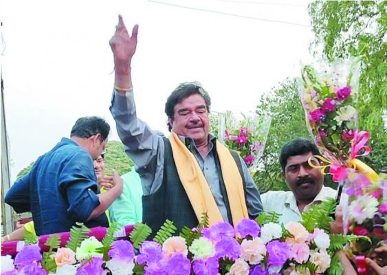 क्या कोबरामैन राजनीति में अभी जिंदा हैं!