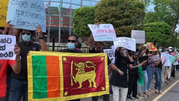 श्रीलंका: राष्ट्रपति गोटाभाया राजपक्षे कैसे थामेंगे लोगों के गुस्से की लहर?