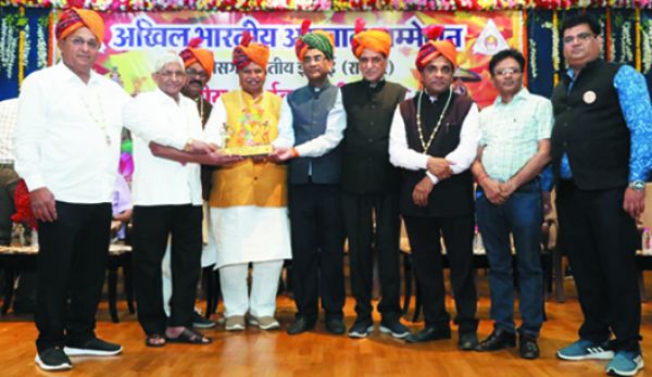 अ.भा.अ. सम्मेलन की बैठक में अनेक सामाजिक विषयों पर चर्चा