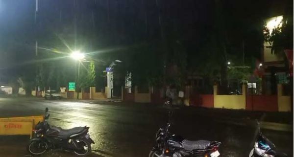 बस्तर में बीती रात गरज चमक के साथ बारिश