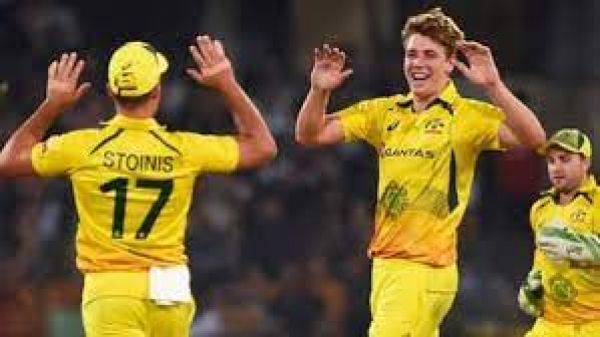 आस्ट्रेलिया ने एकमात्र टी20 मैच में पाकिस्तान को तीन विकेट से हराया