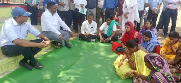 गौठान पहुंच कार्यक्रम सीएस जैन पुरैना-खपरी के चौपाल में महिलाओं से जाना नफा नुकसान