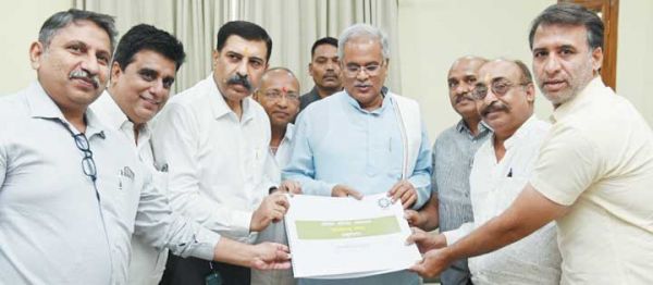 चेंबर द्वारा होलसेल कोरिडोर परिकल्पना सीएम को प्रस्तुत