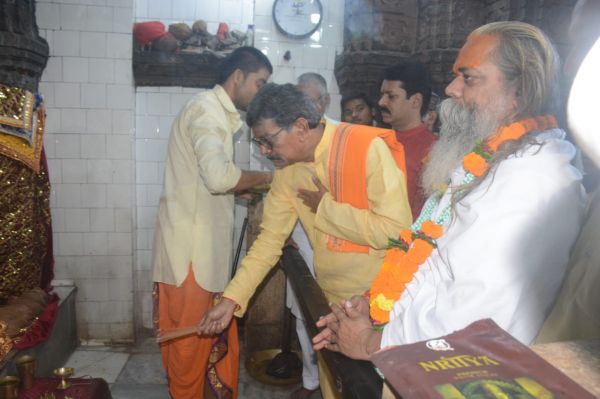 शिवरीनारायण मंदिर में महंत ने की पूजा अर्चना