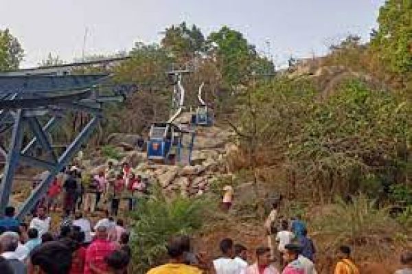 झारखंड रोपवे हादसा: एक की मौत, कई ट्रॉली में फंसे, बचाव अभियान जारी