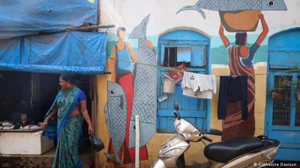 समंदर गर्म होने से मुंबई की 40,000 महिला मछली विक्रेताओं की बिक्री घटी