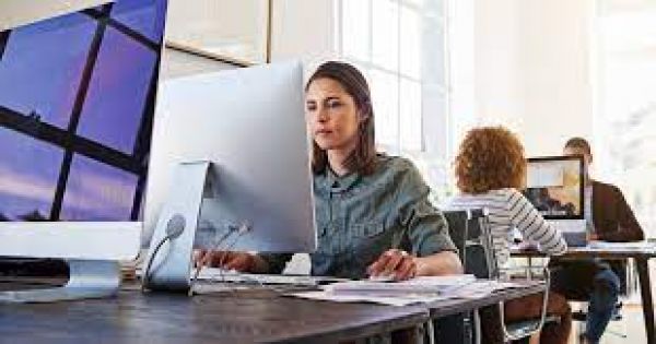 भारत में लचीलेपन की कमी के कारण महिलाएं नौकरी छोड़ रही हैं: लिंक्डइन