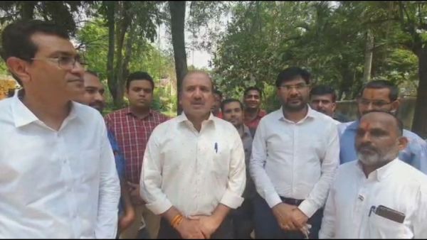 देखें VIDEO : स्कूलों की जांच के विरोध में आए संचालक