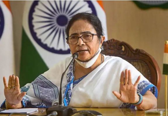 दैनिक ‘छत्तीसगढ़’ का संपादकीय : एक नाबालिग की संदिग्ध मौत पर ममता बैनर्जी का घटिया और हिंसक बयान