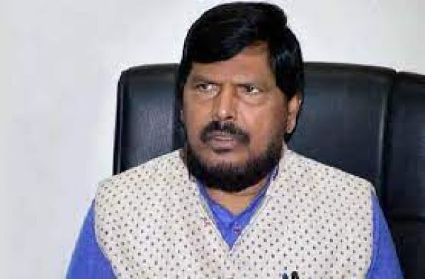 शरद पवार जातिवादी नहीं, राज ठाकरे की टिप्पणी गलत: रामदास आठवले