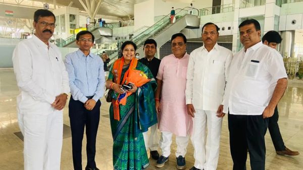 पुरंदेश्वरी और शिवप्रकाश पहुंचे