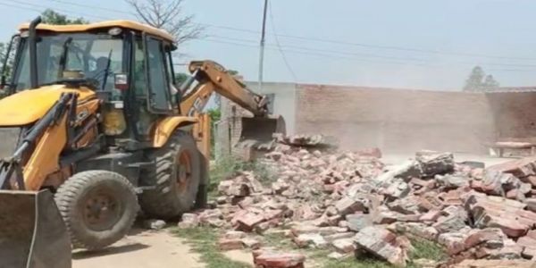 दैनिक ‘छत्तीसगढ़’ का संपादकीय : जनसुनवाई में नक्सल-हत्या की तरह यूपी-एमपी में हिन्दू बुलडोजरों का फुटपाथी इंसाफ