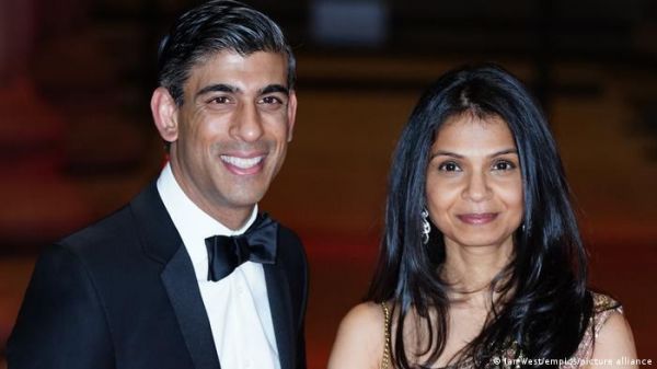 'महारानी से धनी' भारतीय का असर, इंफोसिस ने रूस से नाता तोड़ा