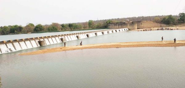 पिकनिक मनाने गए कुकदा डैम में 3 डूबे,  युवती की मौत, 2 युवक की तलाश जारी