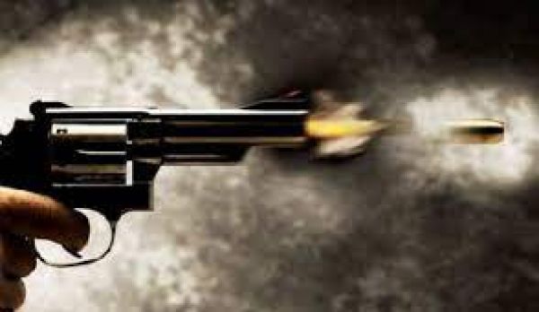 नाश्ता नहीं परोसने की बात से नाराज ससुर ने बहु को मारी गोली, घायल