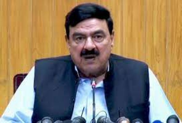 इमरान ख़ान को ‘वापस न लाए’ तो जेलें भर देंगे: शेख़ रशीद