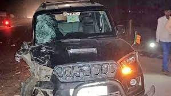 लखीमपुर में विधायक की स्कॉर्पियो की टक्कर से बाइक सवार दो युवकों की मौत