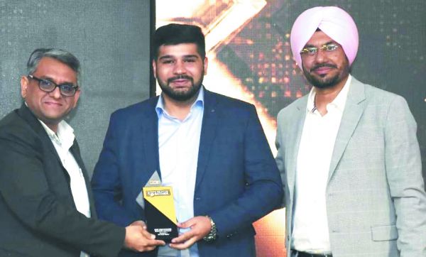 जीके जेसीबी को उत्कृष्ट सर्विस के लिए संपूर्ण भारत में सर्वश्रेष्ठ डीलरशिप का सम्मान, निरंतर विश्वास और समर्थन के लिए आभार-पारवानी